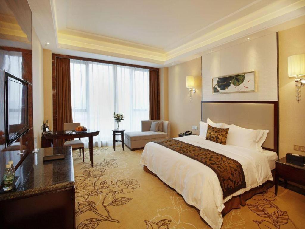 Eurasia Convention International Hotel Ухань Екстер'єр фото