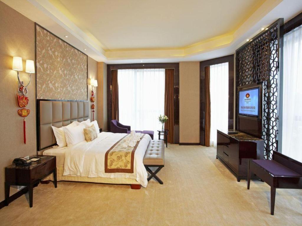 Eurasia Convention International Hotel Ухань Екстер'єр фото